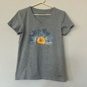 Life is Good V-neck T-shirt size Small